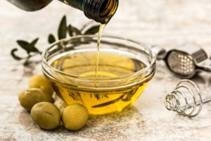 huile d'olive ne doit pas être retirée de l'assiette en alimentation saine